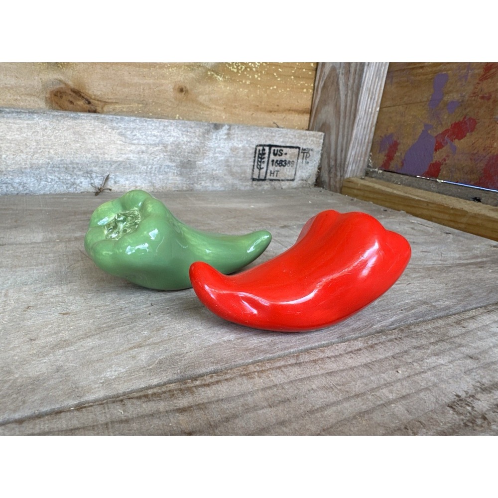 Vintage Houston Harvest Red Green Pepper Salt & Pepper‎ Shakers Ceramic